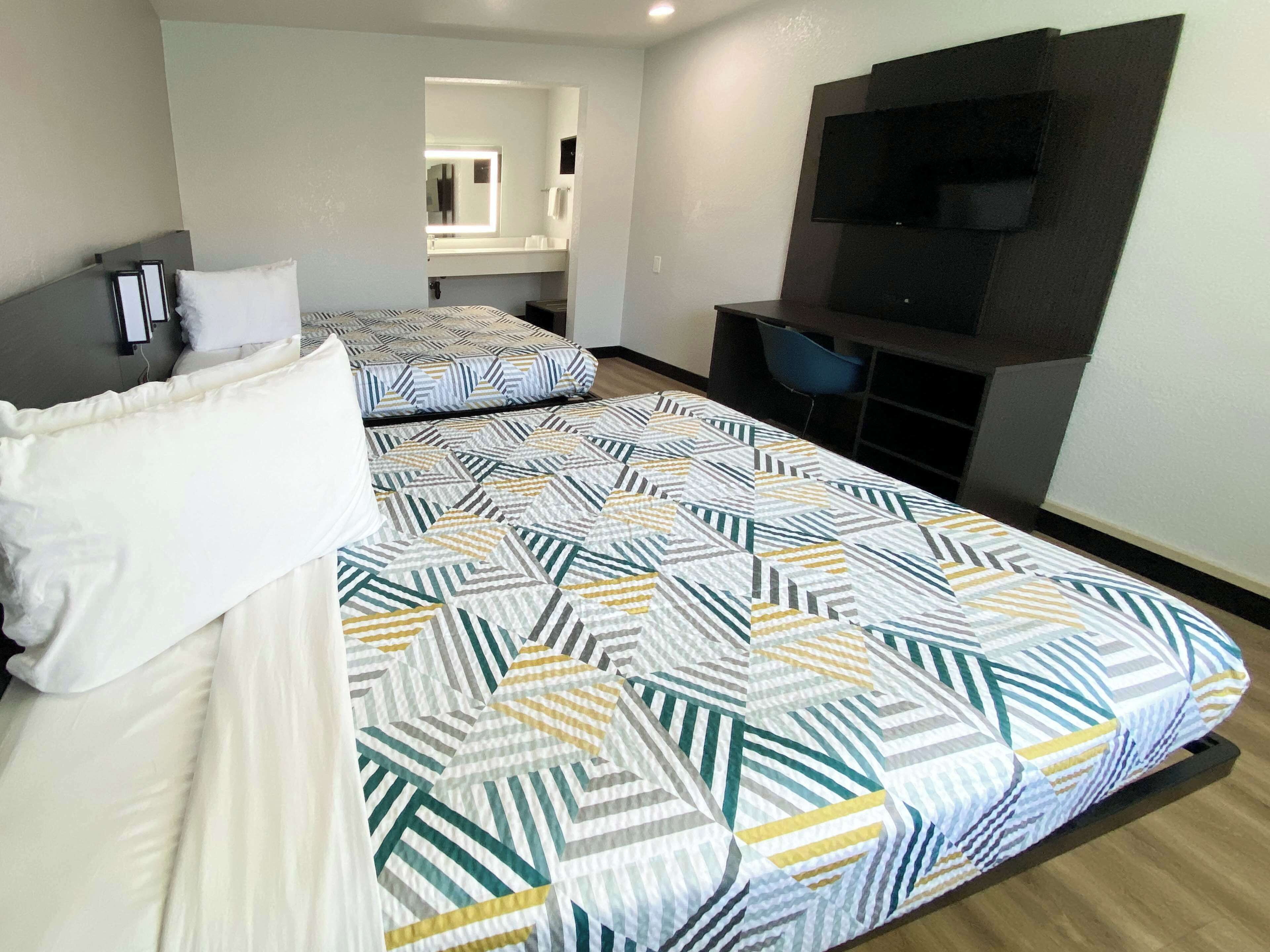 Laptop workspace, WiFi (free), bed sheets