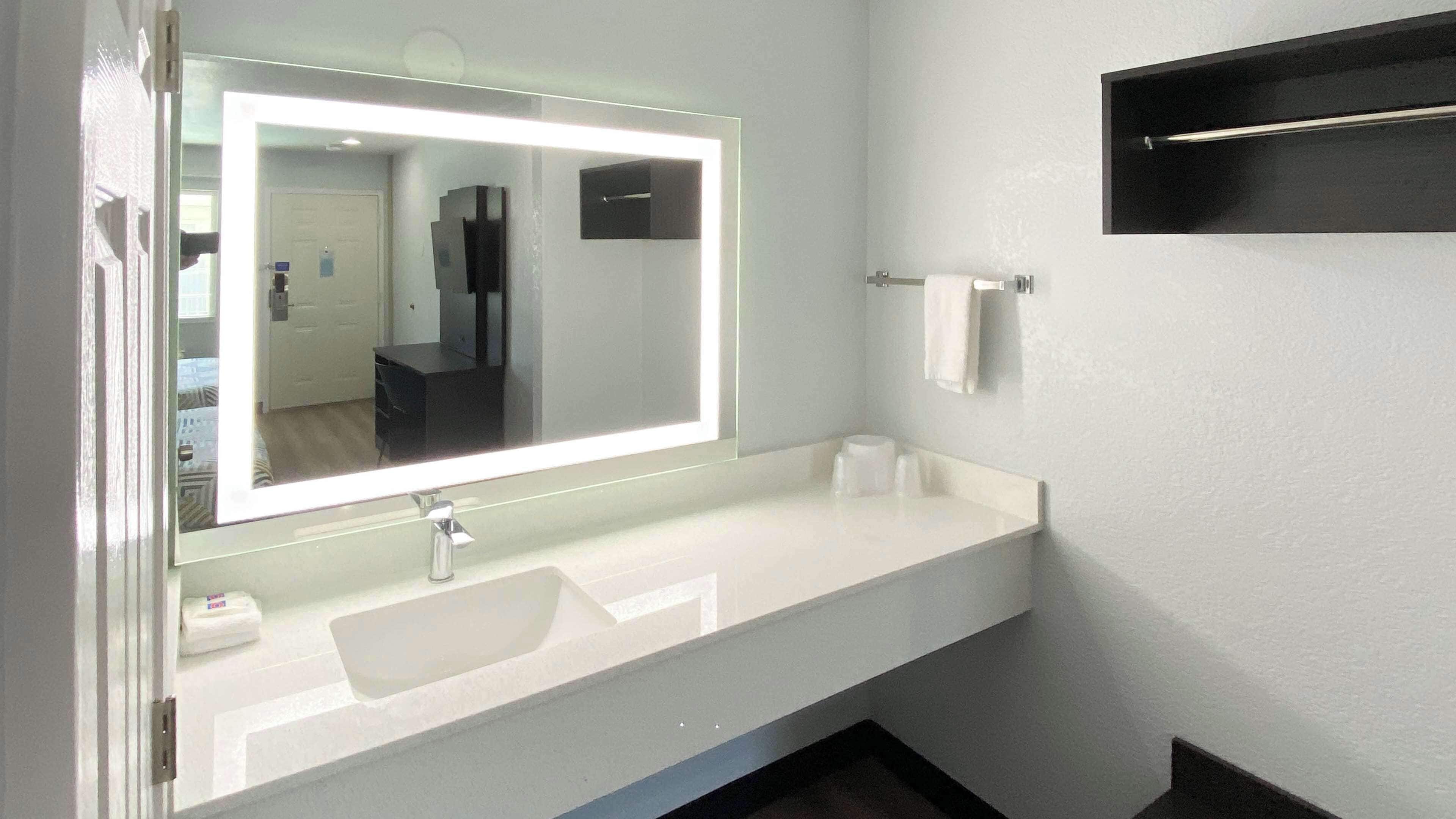 Photo - Motel 6-Costa Mesa, CA