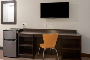 Desk, laptop workspace, blackout drapes, iron/ironing board - Motel 6 Fort Wayne, IN (Fort Wayne)