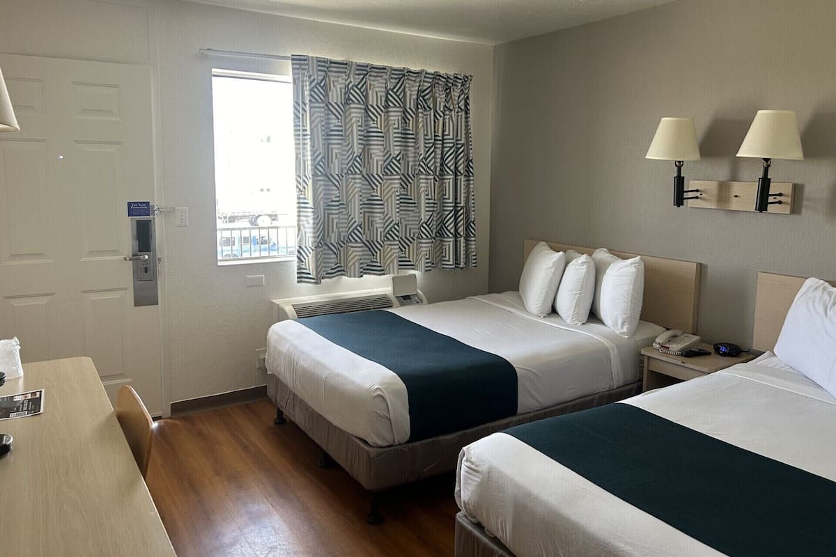 Cunas gratuitas, wifi gratis y ropa de cama