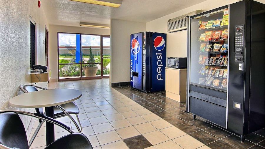 Motel 6 Kingsville, TX