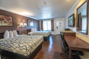 Rom – standard, 2 dobbeltsenger, ikke-røyk | Bad | Toalettartikler (inkludert) og håndklær