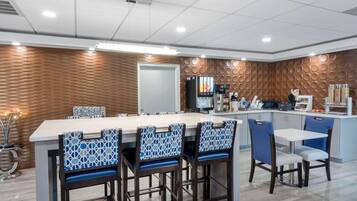 Free daily continental breakfast