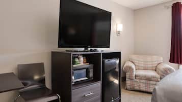 Room, 1 King Bed, Non Smoking, Hot Tub | Laptop workspace, iron/ironing board, rollaway beds, free WiFi