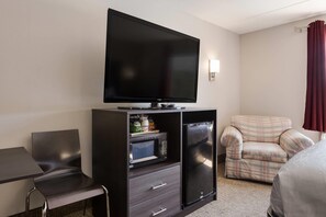 客房, 1 張特大雙人床, 非吸煙房, 熱水浴缸 | 筆電工作空間、熨斗/熨衣板、折疊床/加床、免  費無線上網