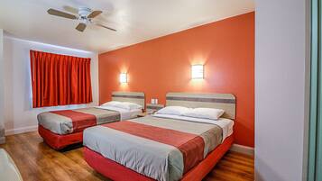 Minibar, wi-fi (inkludert), sengetøy og vekkerklokke