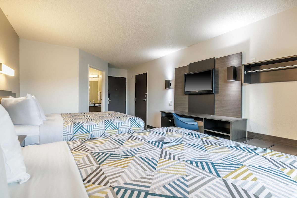 Desk, iron/ironing board, free WiFi, bed sheets