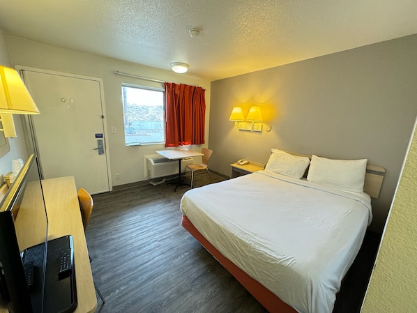 Free WiFi, bed sheets - Motel 6 Casper (Casper)