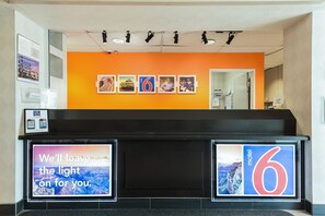 Lobby - Motel 6 Cedar City, UT (Cedar City)