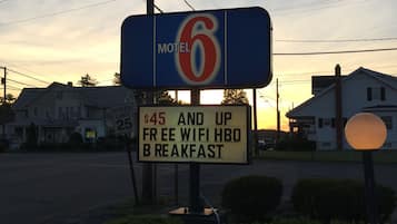 Vista frontal de la propiedad