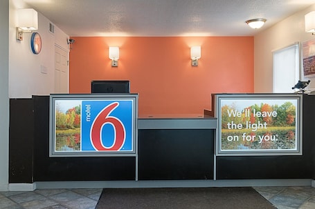 Lobby. Motel 6 Frackville, PA