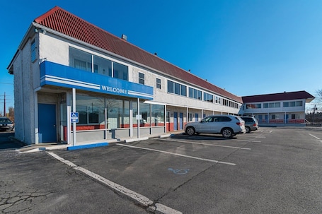 Exterior. Motel 6 Frackville, PA