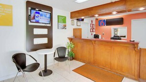Lobby - Motel 6 Cartersville, GA (Cartersville)