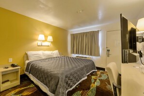 Desk, free WiFi, bed sheets - Americas Best Value Inn Amarillo Airport (Amarillo)