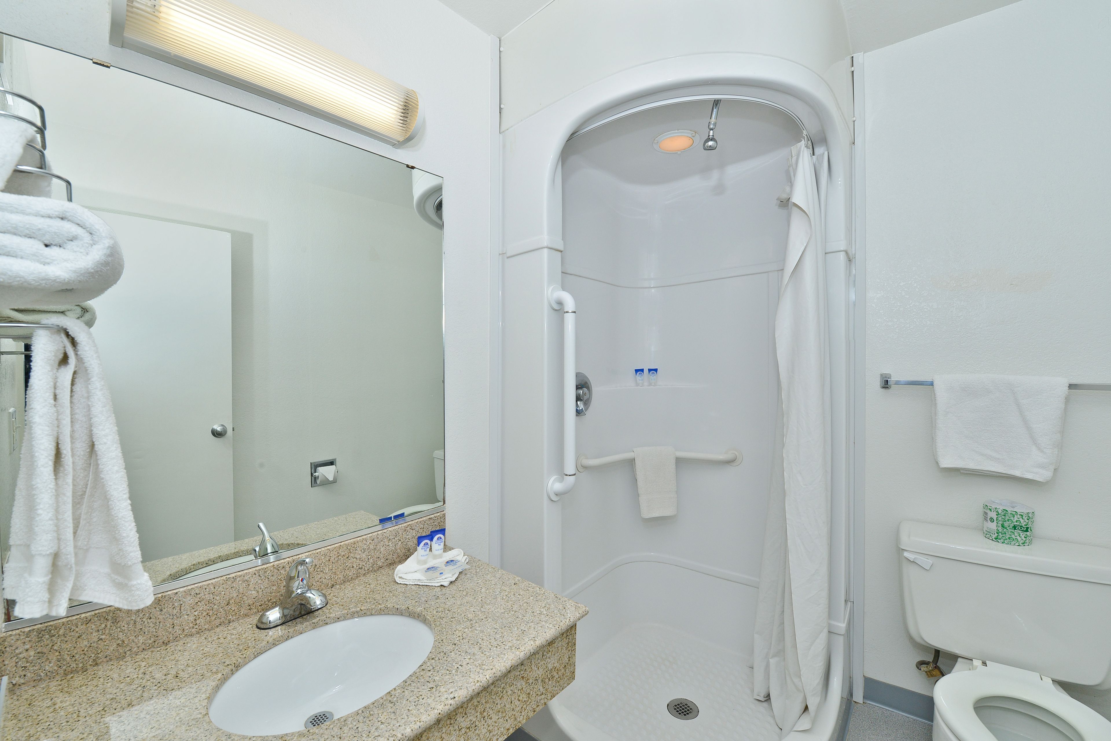 تجهيزات دش، مناشف، صابون، شامبو