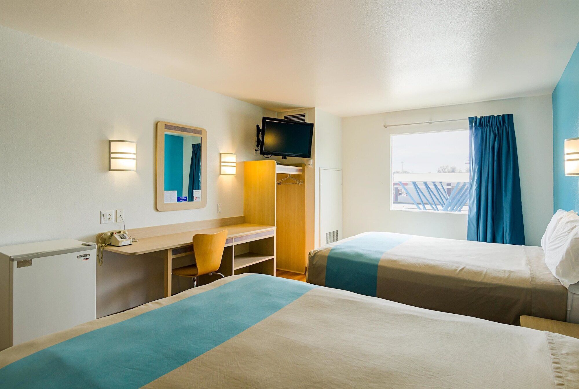 Standard Room, 2 Double Beds, Non Smoking | Room amenity