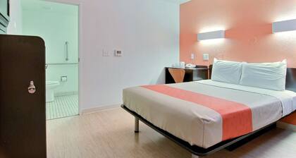 Motel 6 Corpus Christi, TX - East - North Padre Island