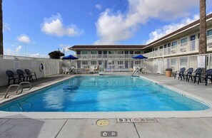 Outdoor pool - Motel 6 Corpus Christi, TX - East - North Padre Island (Corpus Christi)