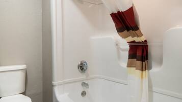 Combined shower/tub, free toiletries, towels, soap