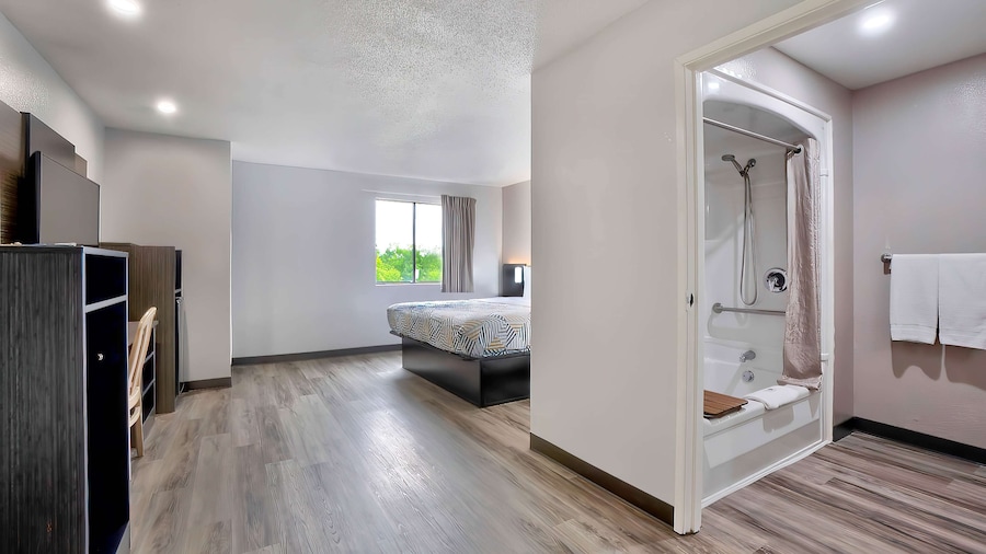 Motel 6 Benbrook, TX - Fort Worth