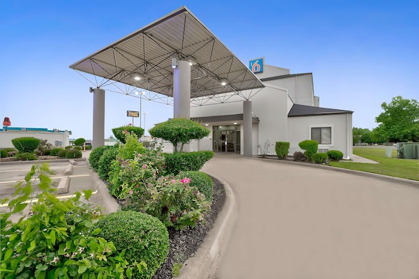 Exterior - Motel 6 Denison, TX (Denison)