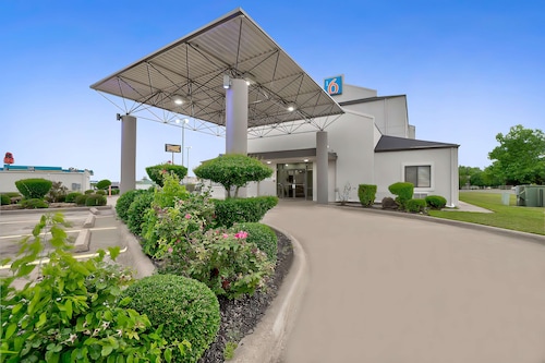 Motel 6 Denison, TX