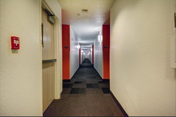Hallway - Motel 6 Denison, TX (Denison)