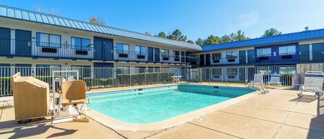 Piscine extérieure (ouverte en saison)