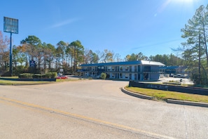 Exterior - Xpress Inn & Extended Stays (Marshall)