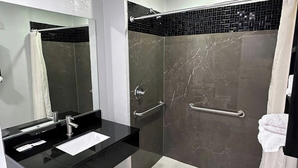 Desk, free WiFi, bed sheets - Xpress Inn & Extended Stays (Marshall)