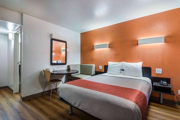 WiFi (free), bed sheets