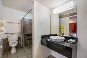 Accessible bathroom - Motel 6 Bessemer, AL - Birmingham (Bessemer)