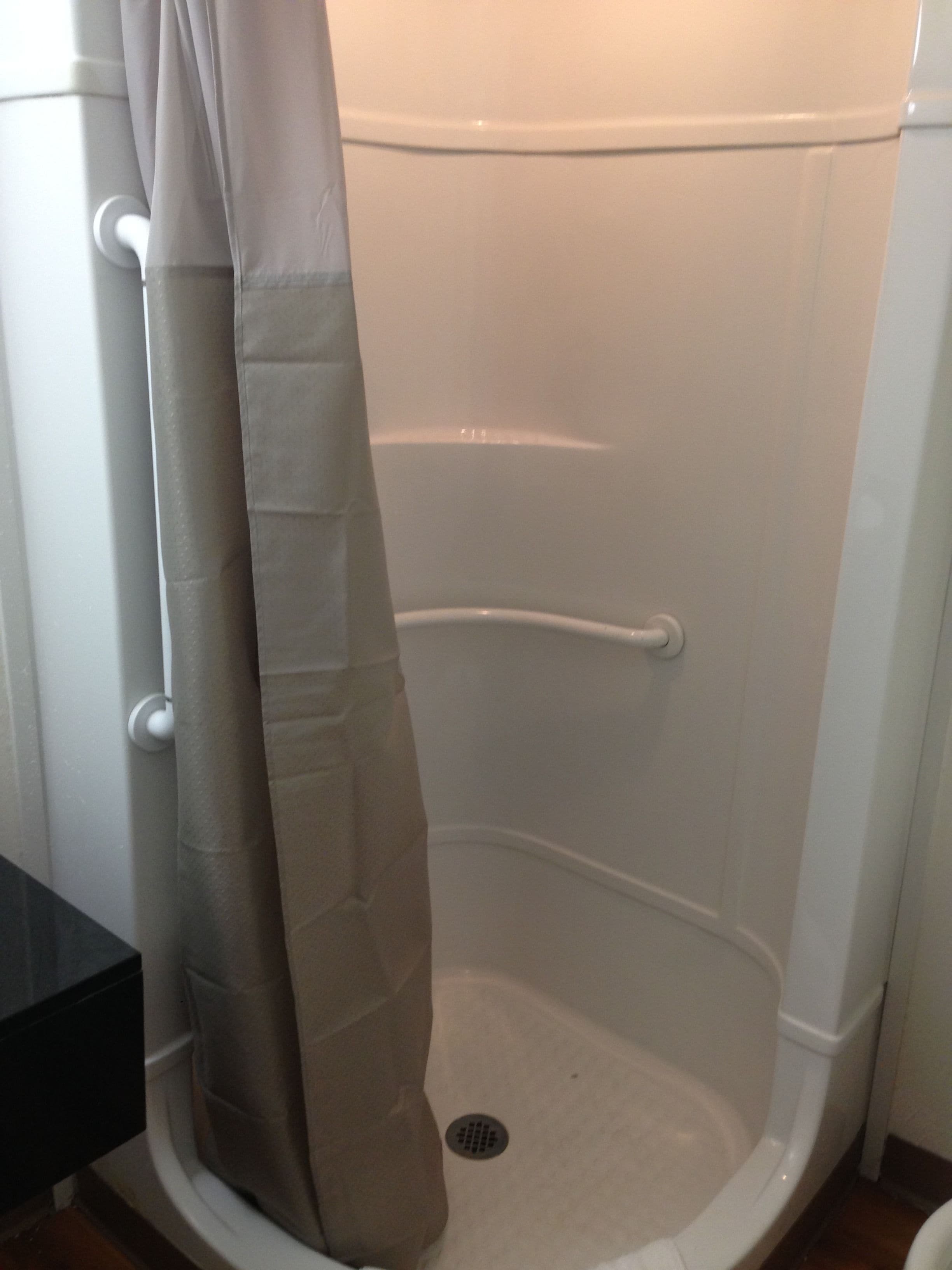 الدش داخل الحمام