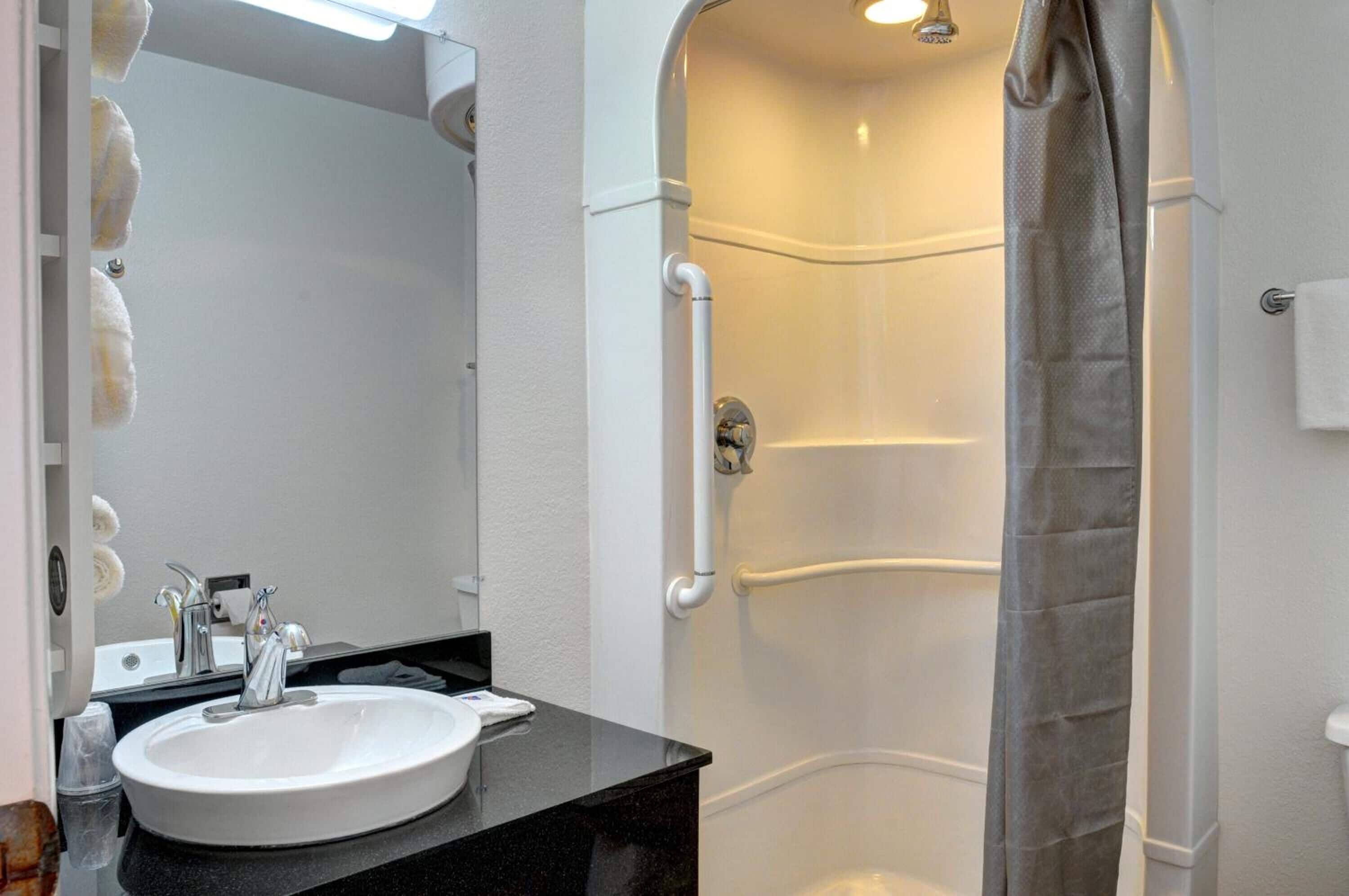 Shower, towels
