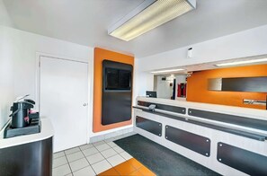 Lobby - Motel 6 Thornton, CO (Thornton)