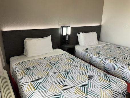 遮光窗帘、免费 WiFi、床单