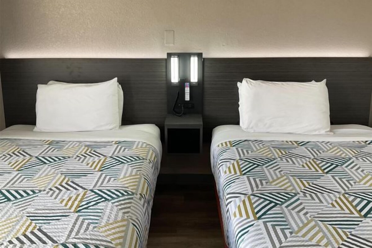 Blackout drapes, WiFi (free), bed sheets