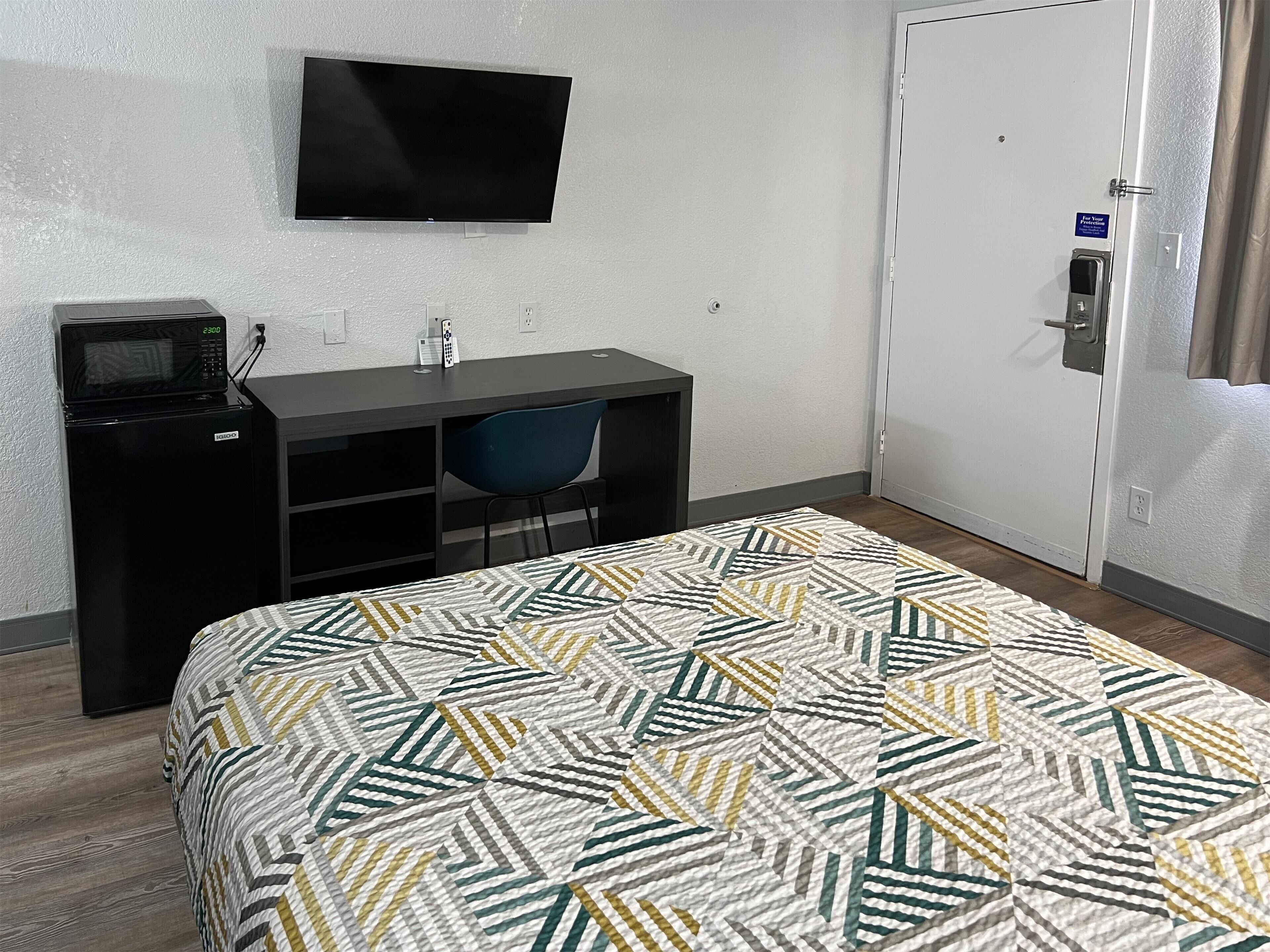 Blackout drapes, WiFi (free), bed sheets