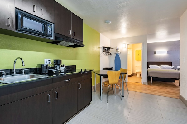 Coffee/tea maker, fridge, microwave