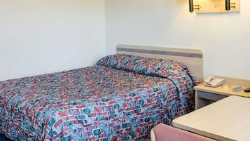 標準客房, 1 張加大雙人床, 非吸煙房 | 書桌、熨斗/熨衫板、免費 Wi-Fi、床單