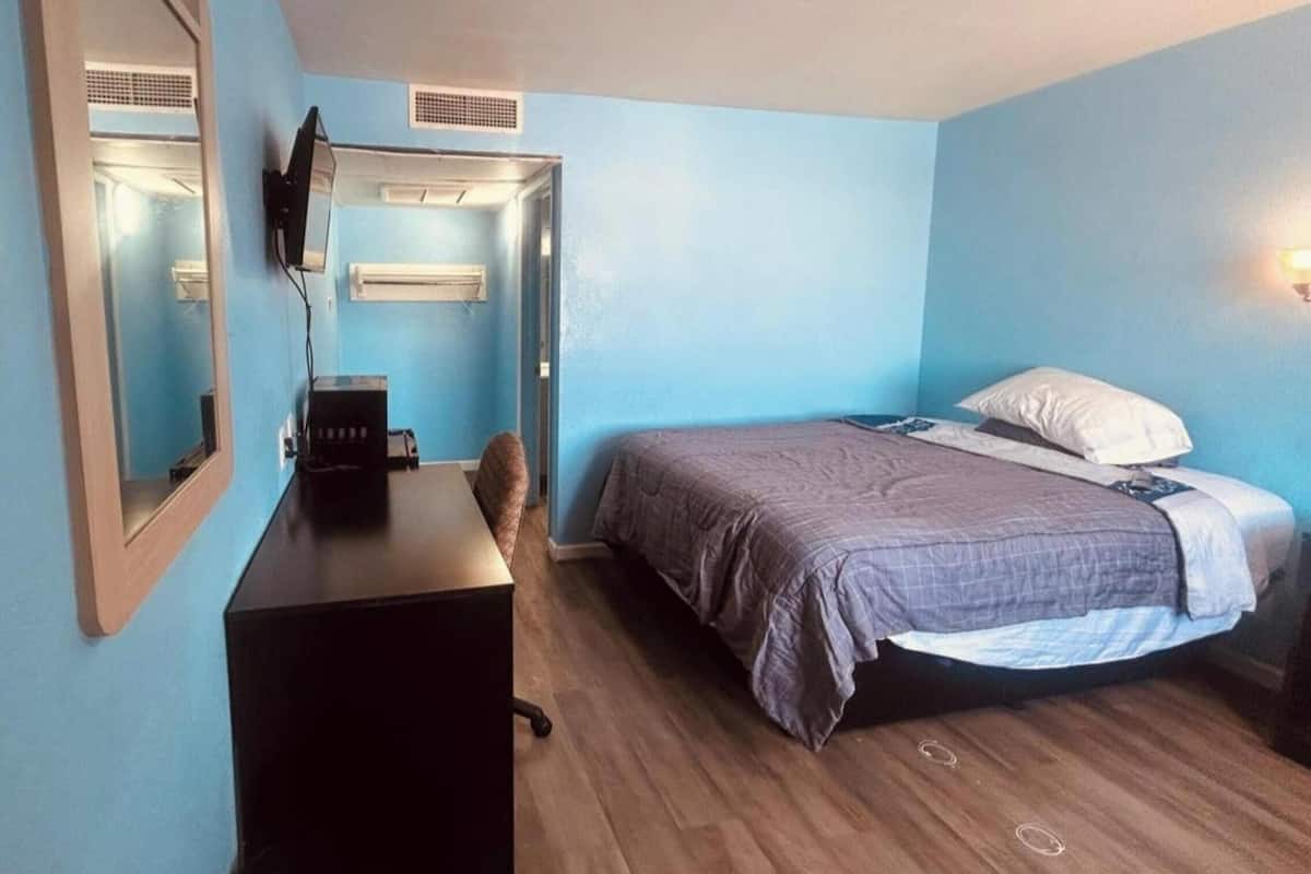 Caixa forta a l'habitació, escriptori, wifi gratuïta i roba de llit