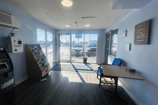 Lobby - Express Inn Near Columbus Airport (Columbus)