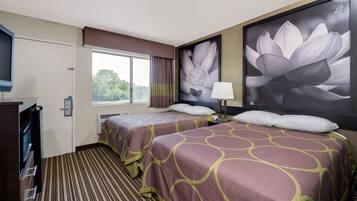 Tabla de planchar con plancha, wifi gratis y ropa de cama