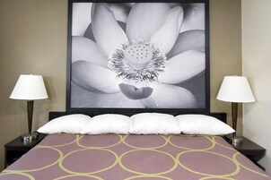 Tabla de planchar con plancha, wifi gratis y ropa de cama 