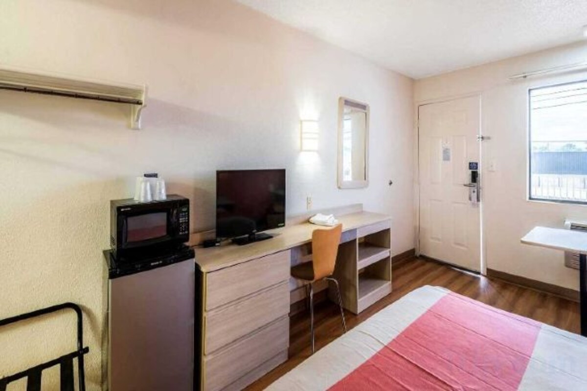 King Room - Non-Smoking