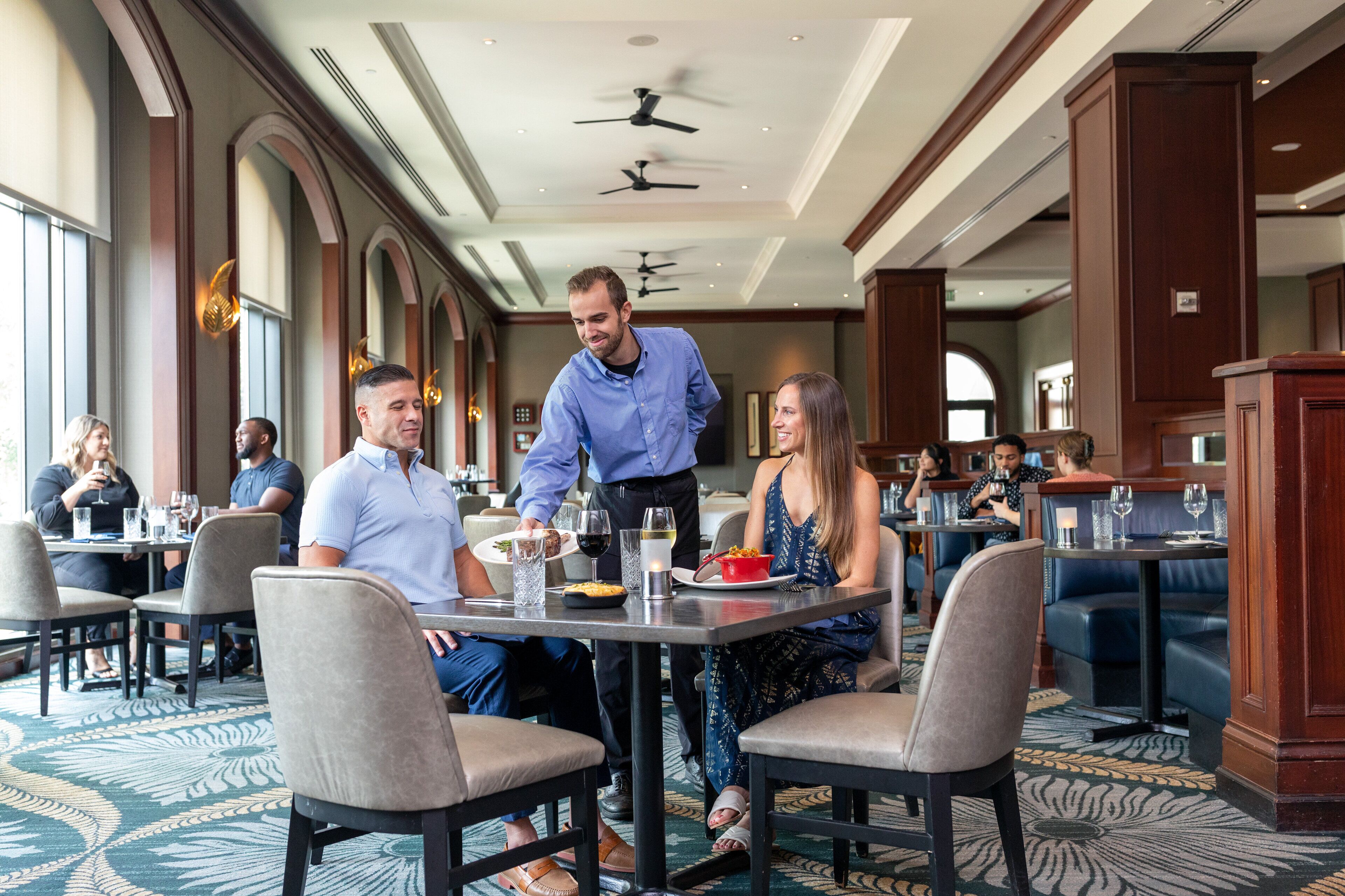 10 restaurants; breakfast, lunch and dinner served 