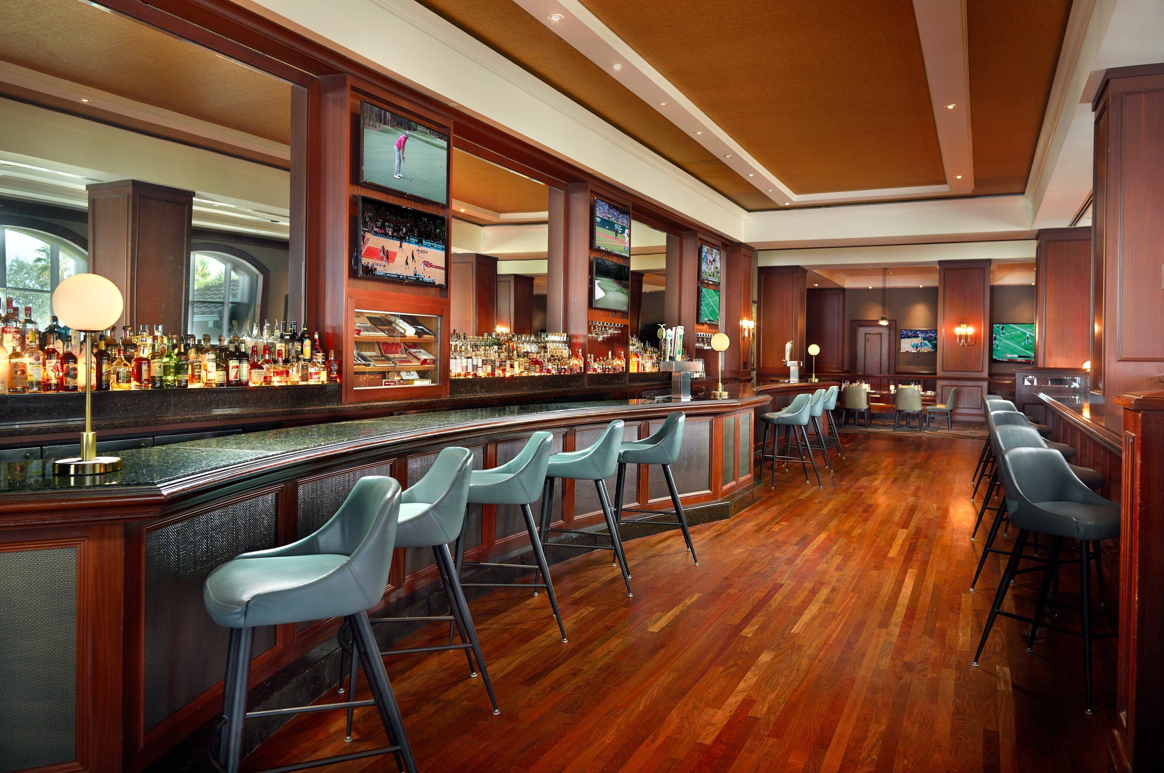 10 restaurants, breakfast, lunch, dinner served; asian cuisine