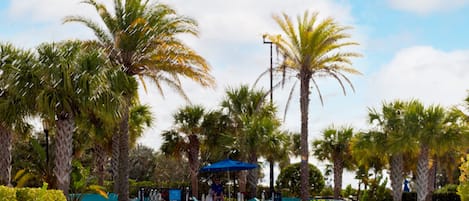 6 albercas al aire libre y camas balinesas (con cargo)