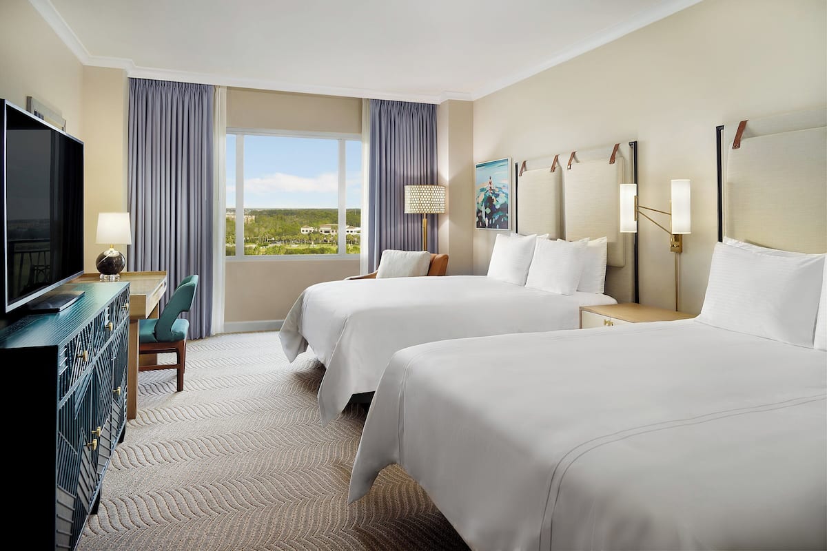 Hochwertige Bettwaren, Daunenbettdecken, Zimmersafe, Schreibtisch