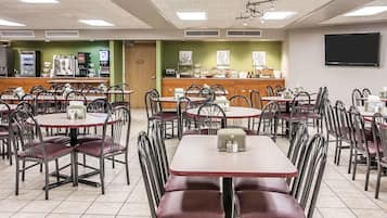 Café da manhã continental grátis